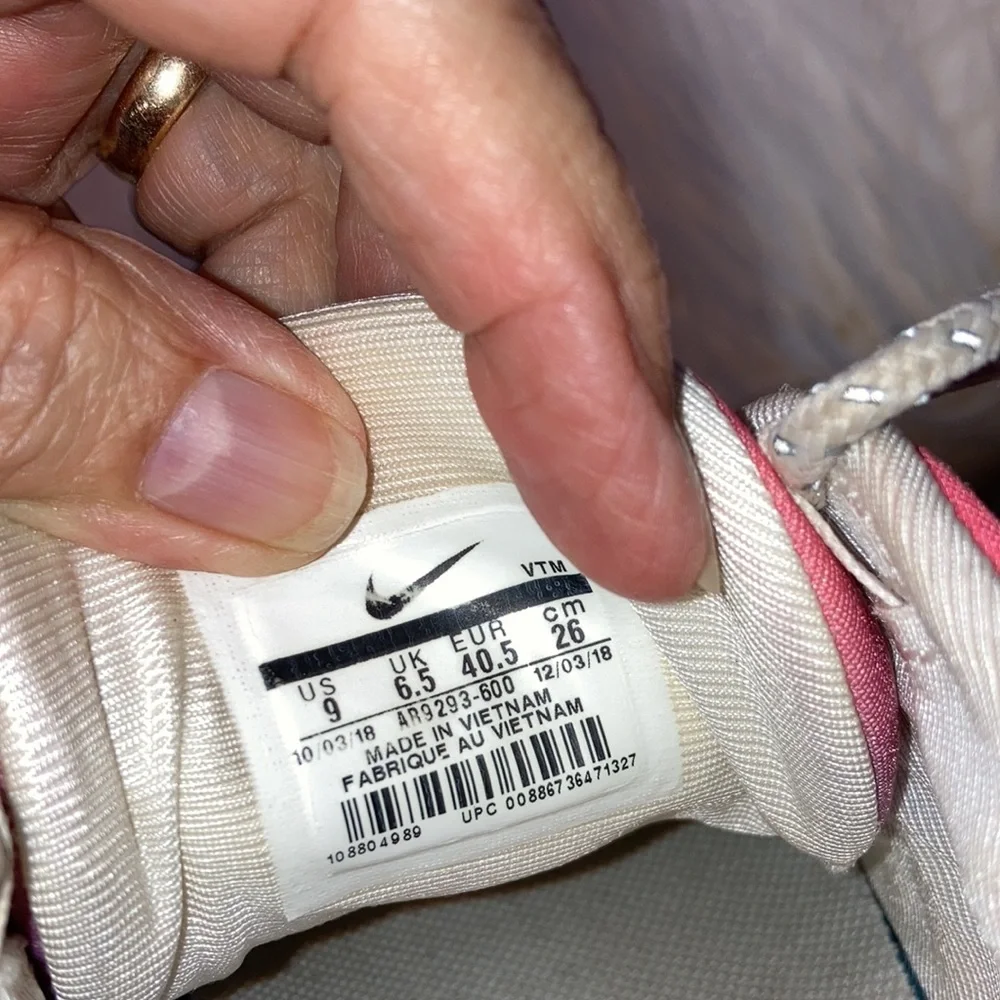 NIKE AIRMAX men’s athletic shoes, sz. 9, VG condition, blue, pink & silver. $63 - Picture 7 of 8
